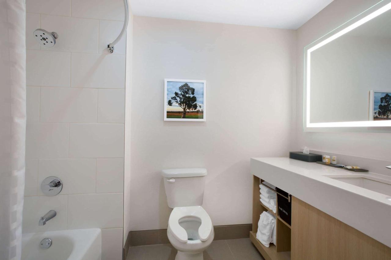 La Quinta Inn & Suites By Wyndham Manassas, Va- Dulles Airport מראה חיצוני תמונה